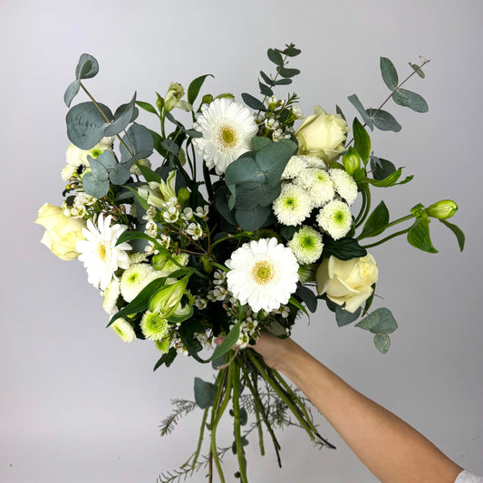 White Radiance Fresh Flower Bouquet